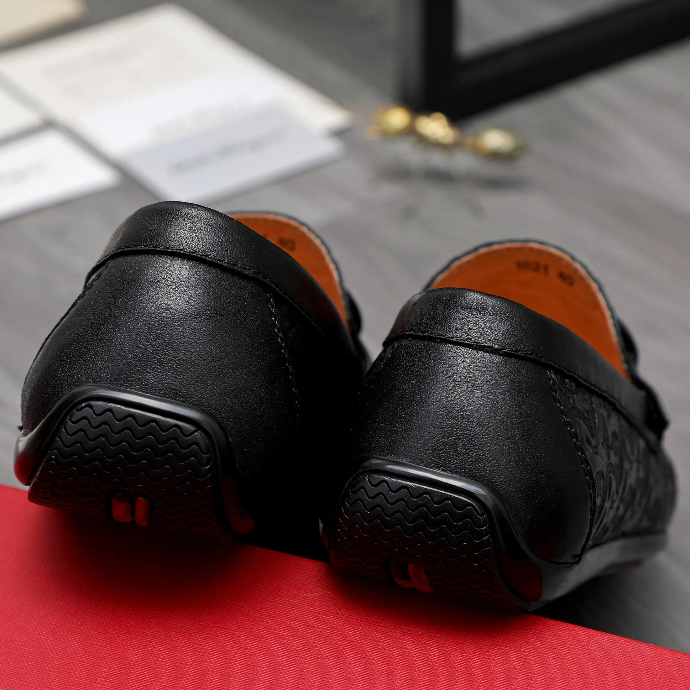 Men's shoes 💰380 Product trademark: Ferragamo "Ferragamo" casual slip-on shoes Regular size: 38-45 (45. Customized, non-returnable) Product materials: Selected embossed cowhide upper, pigskin lining, rubber outsole
